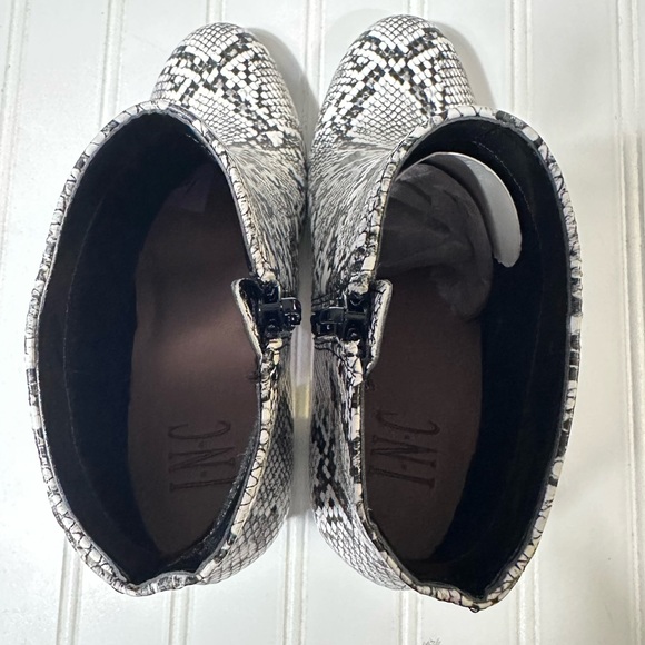 INC International Concepts snakeskin ankle boots women’s 7.5 NWOT - Picture 6 of 8